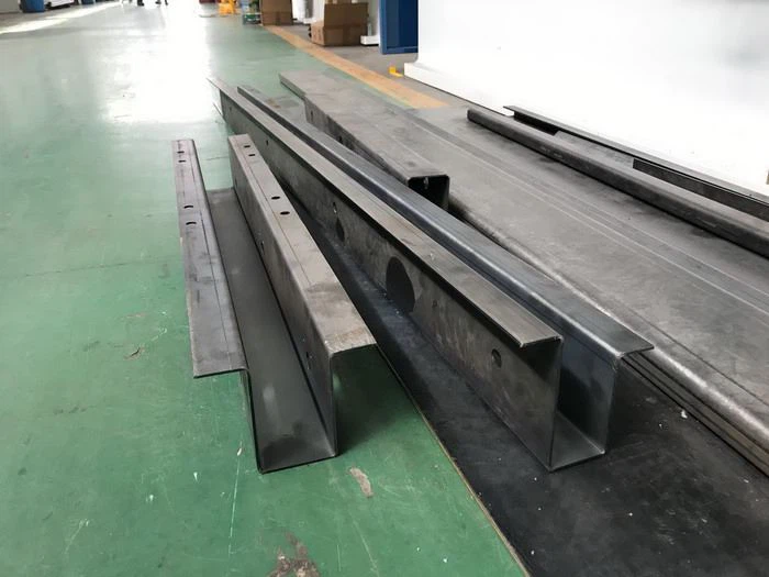 6mm sheet metal bending 300T 4 axis cnc press brake china made 