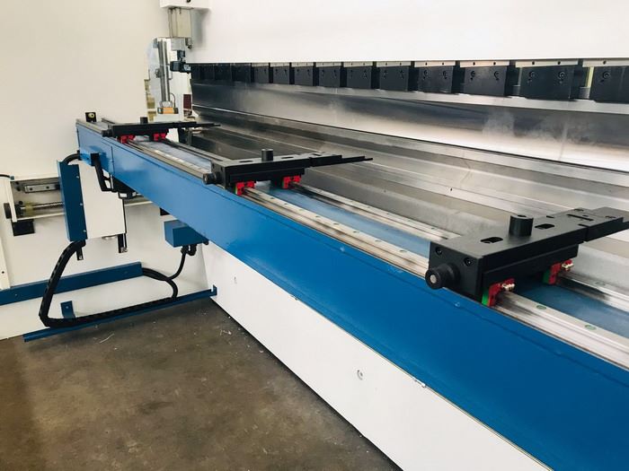 AHYW Yawei 400T4M CNC Metal brake press XR 2 axis auto bending back gauge DELEM DA58T